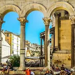 New! Old Town Luxury Ina דירה *