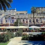 New! Old Town Luxury Ina דירה *